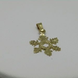 Vintage 14kt Snowflake Charm or Pendant, 3/4", 6gr